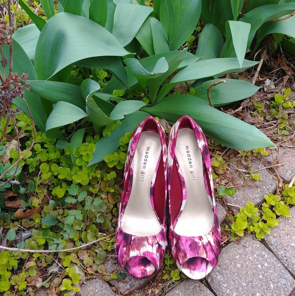 Madden Girl Floral Peep Toe Heels 🌺
